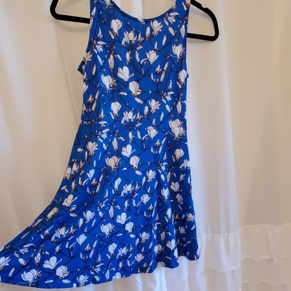 Dress - Picture 2 of 4